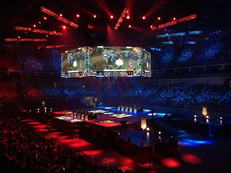 FaZe Clan 与 s1mple 对阵 Liquid 在 IEM Dallas 2025 小组赛中