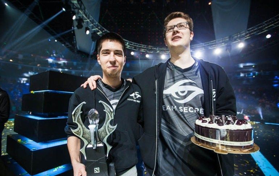 DH从 T1 学术队转移到主队