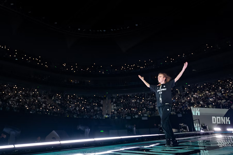 BLG官博发布S14出征定妆照：青春风暴，热血当燃！